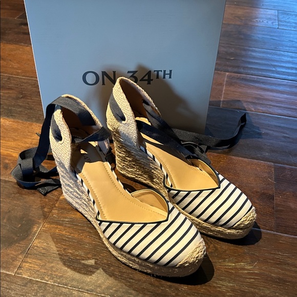 NIB ~ ON THE 34th MELINDA STRIPED ESPADRILLE WEDGE sz 9.5 - Picture 3 of 8